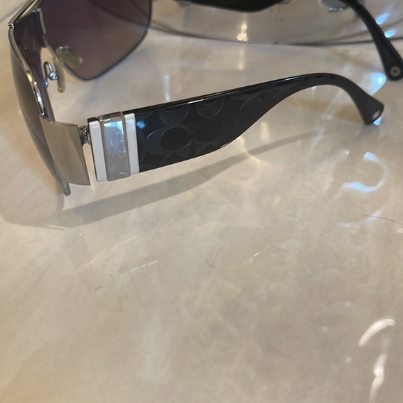 COACH SUNGLASSES - Picture 2 of 3